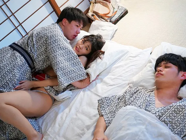 phim sex viet me con Ngoại tình với bạn thân trong khi chồng ngủ kế bên